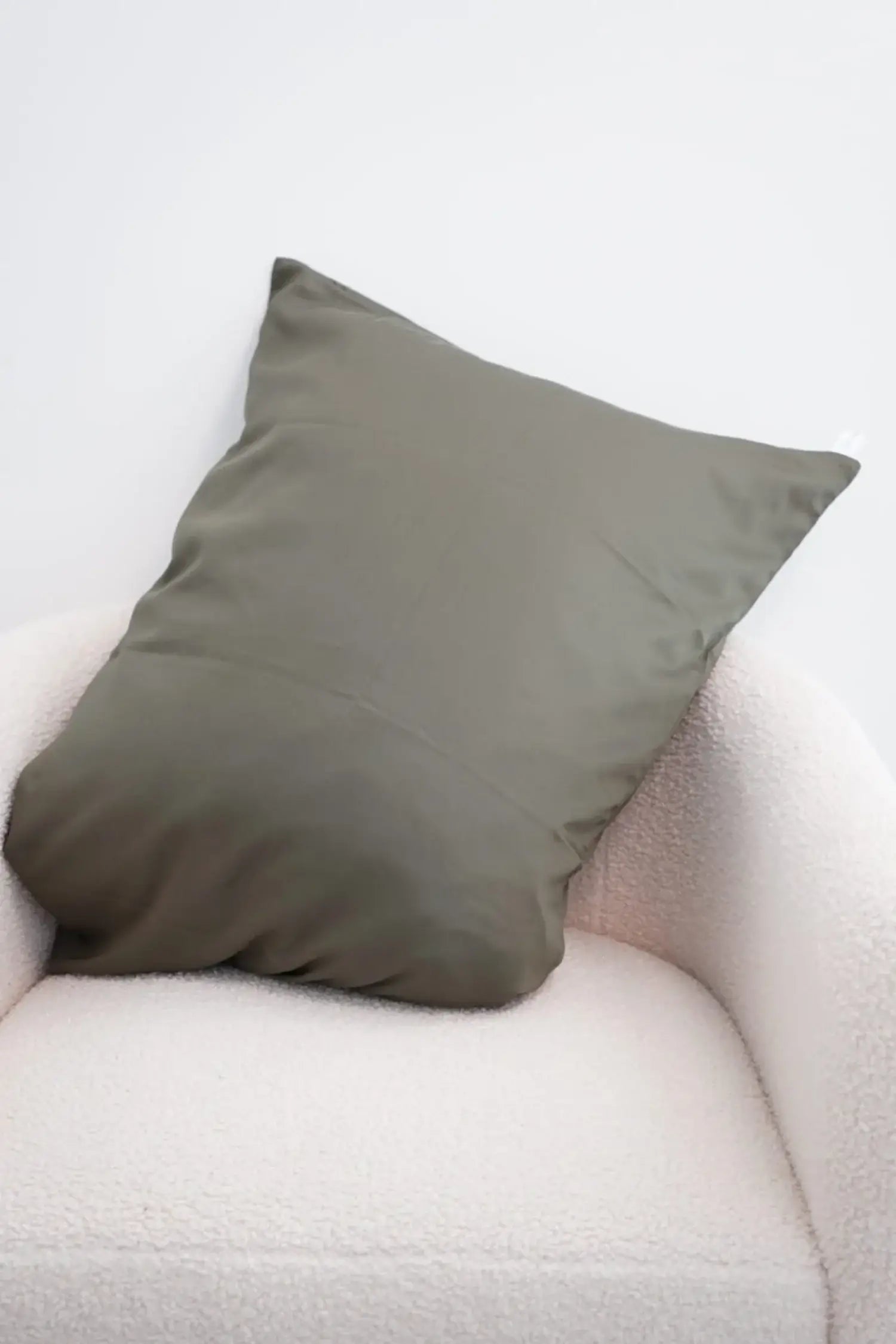Bamboo pillowcase for smooth skin, reduced friction and better sleep